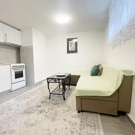 Super Star Apartment *